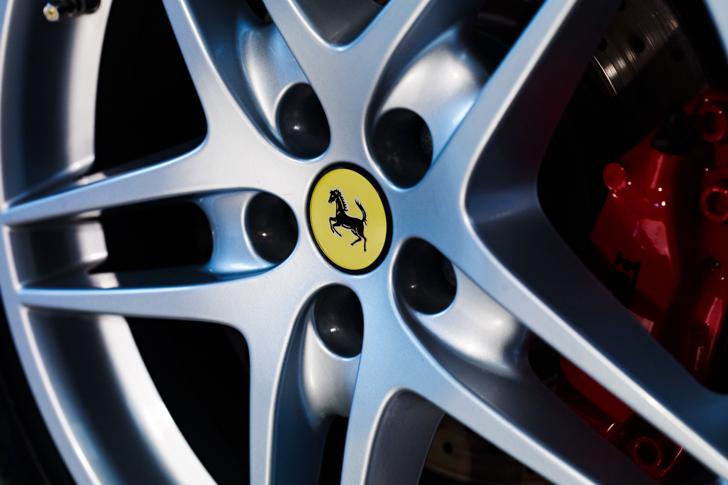 ferrari alloy wheel